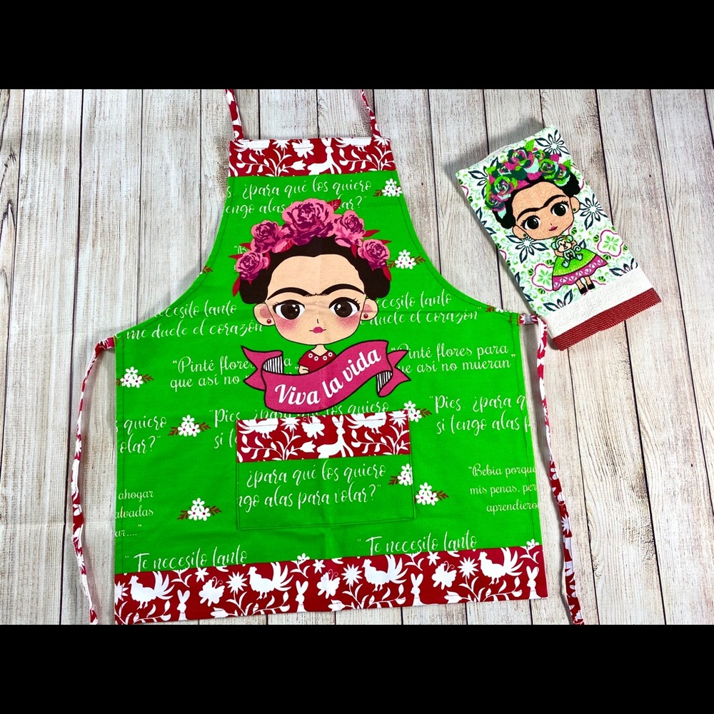 THE PERFECT MATCHING GREEN FRIDA APRON & TOWEL